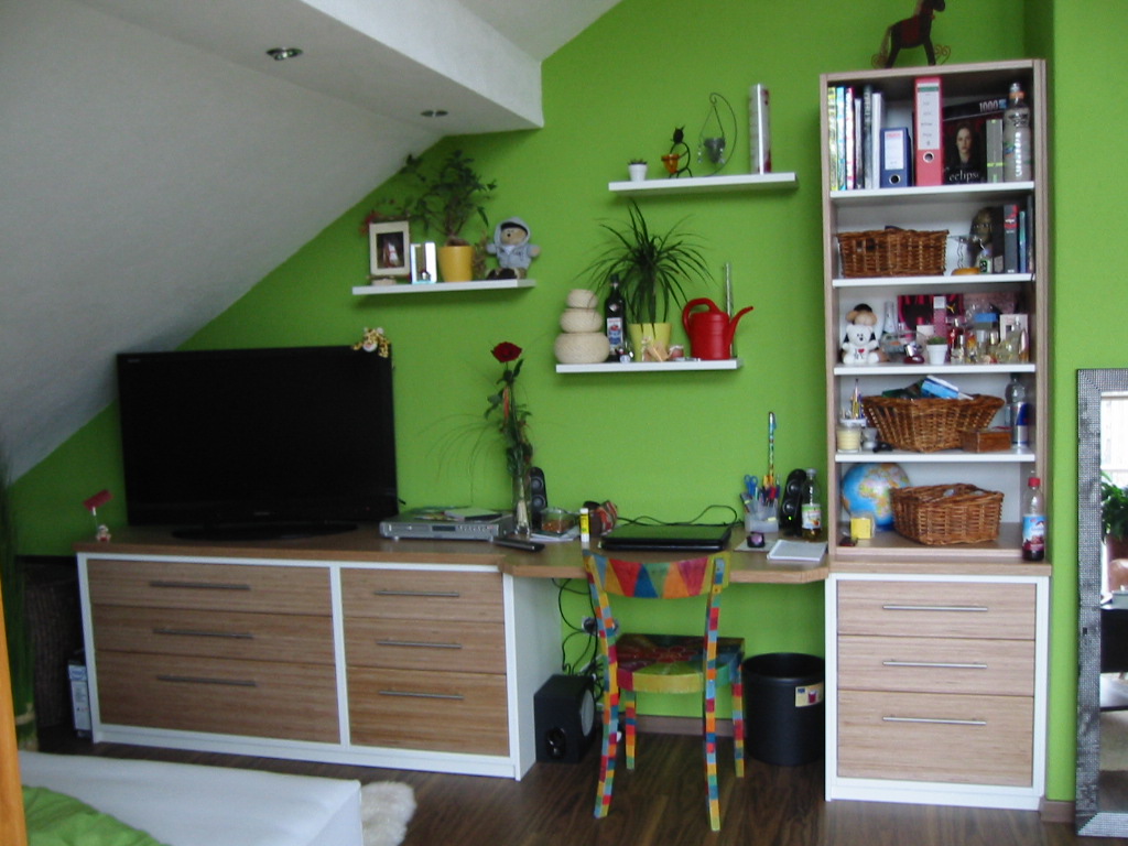 - Kinderzimmermöbel